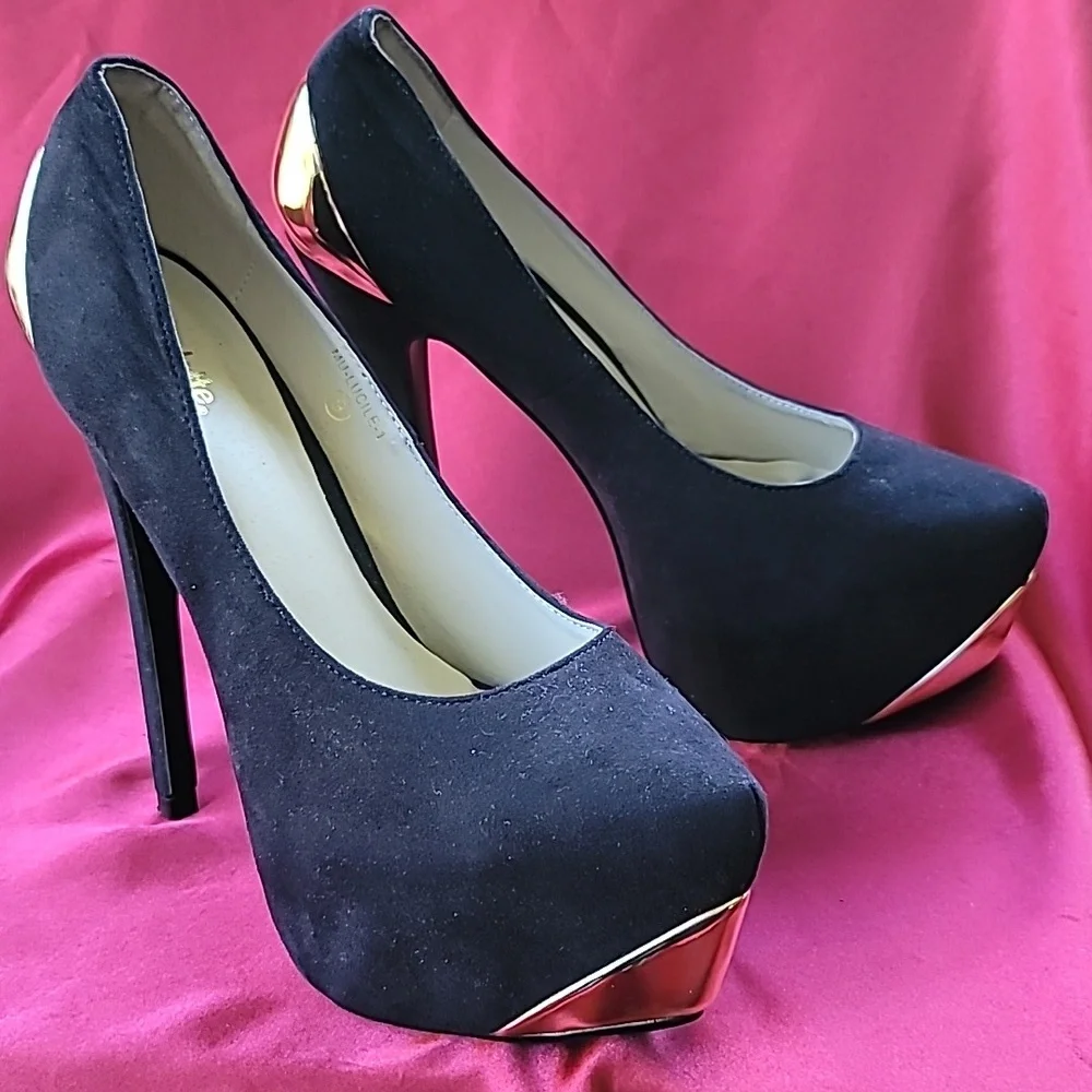 CHARLOTTE RUSSE sz9 suede platform stiletto with gold accents